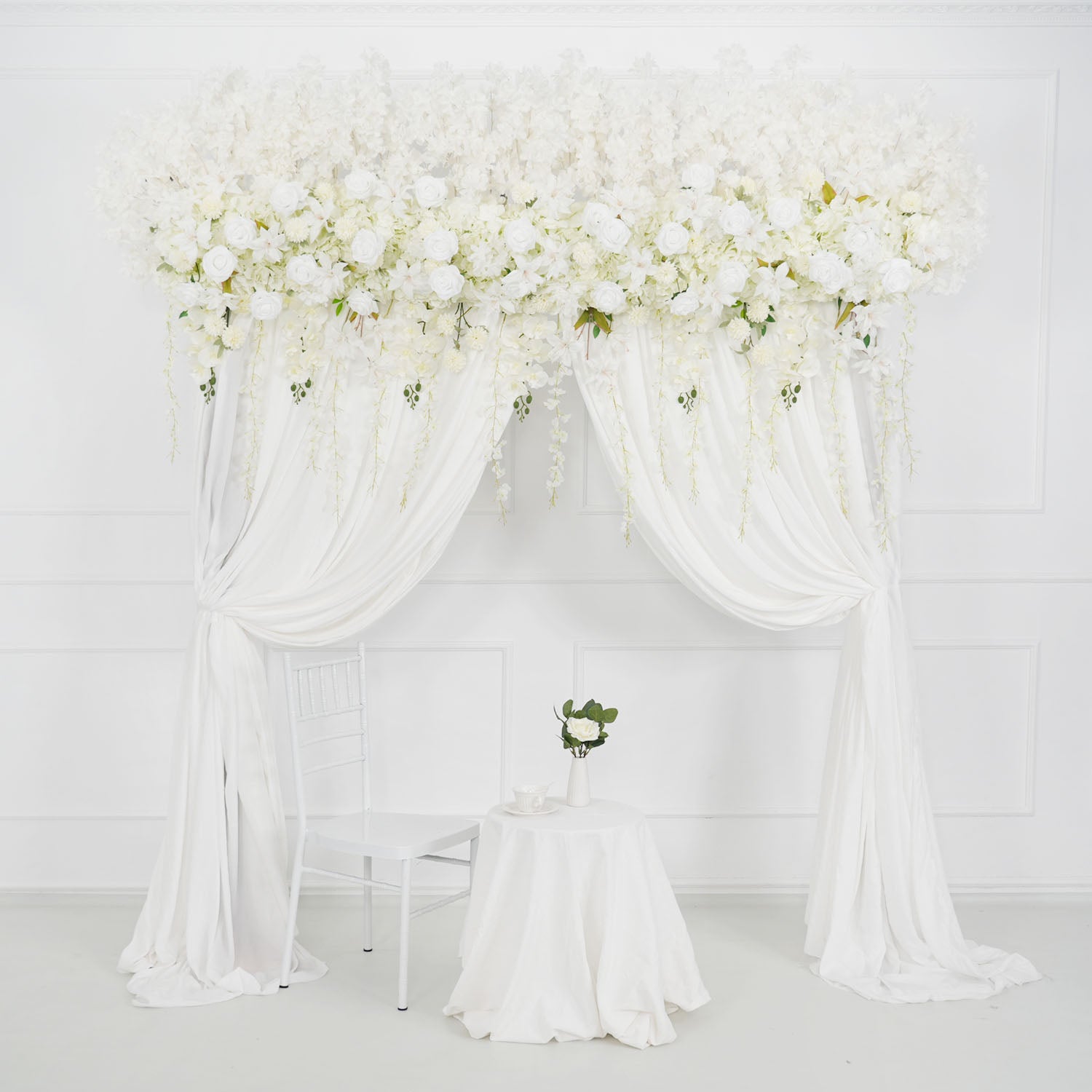Rose Backdrop Flower Arrangement Main picture